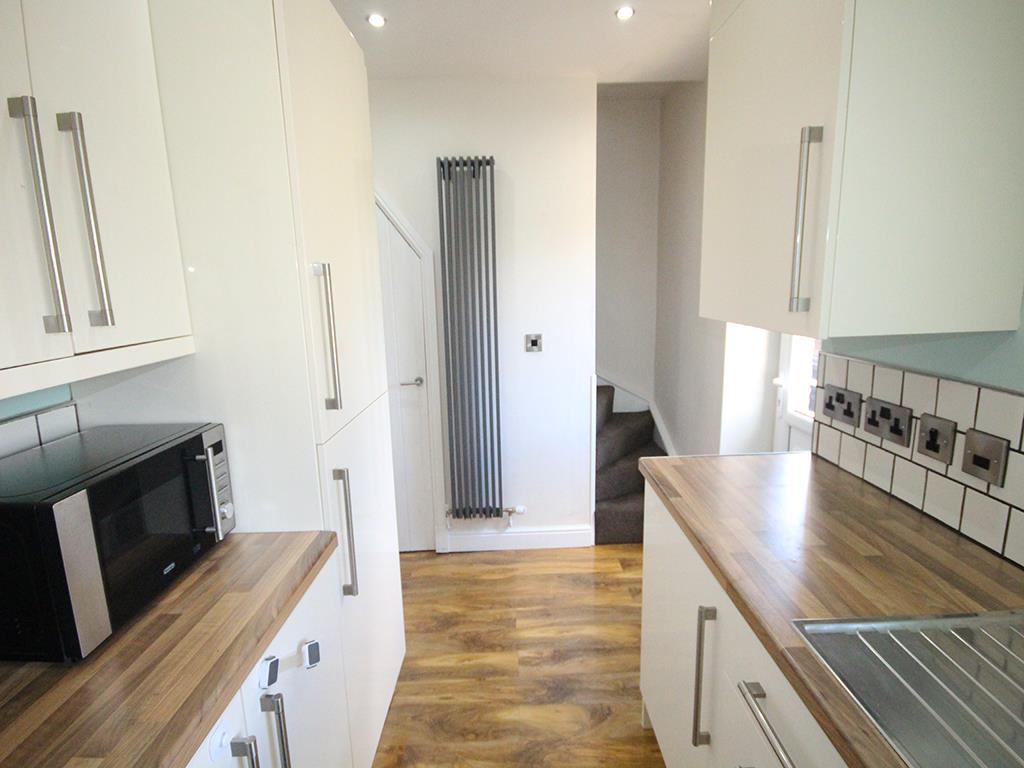 3 bedroom mid terrace house To Let in Winewall - 2016-03-30 14.25.55-1.jpg